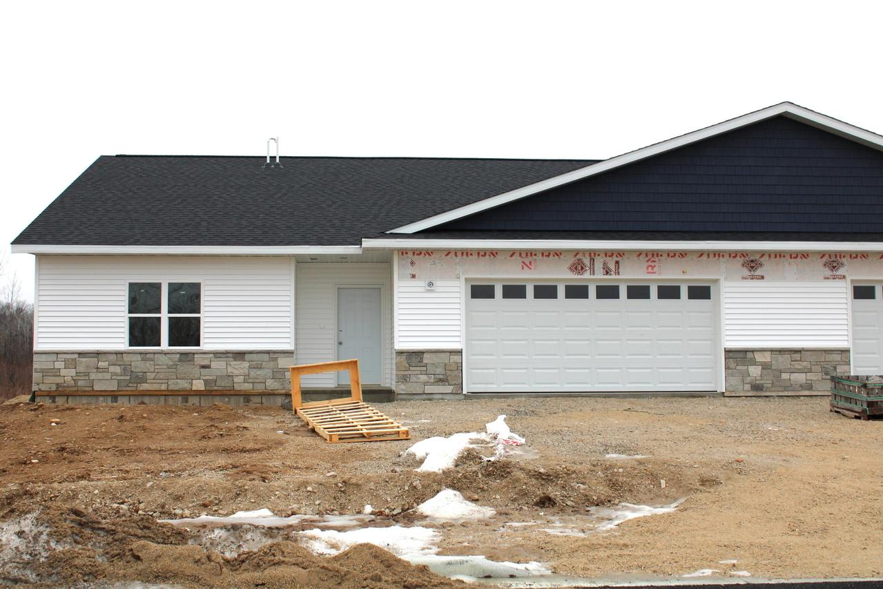 918 Drumlin Dr, Kewaskum, WI 53040