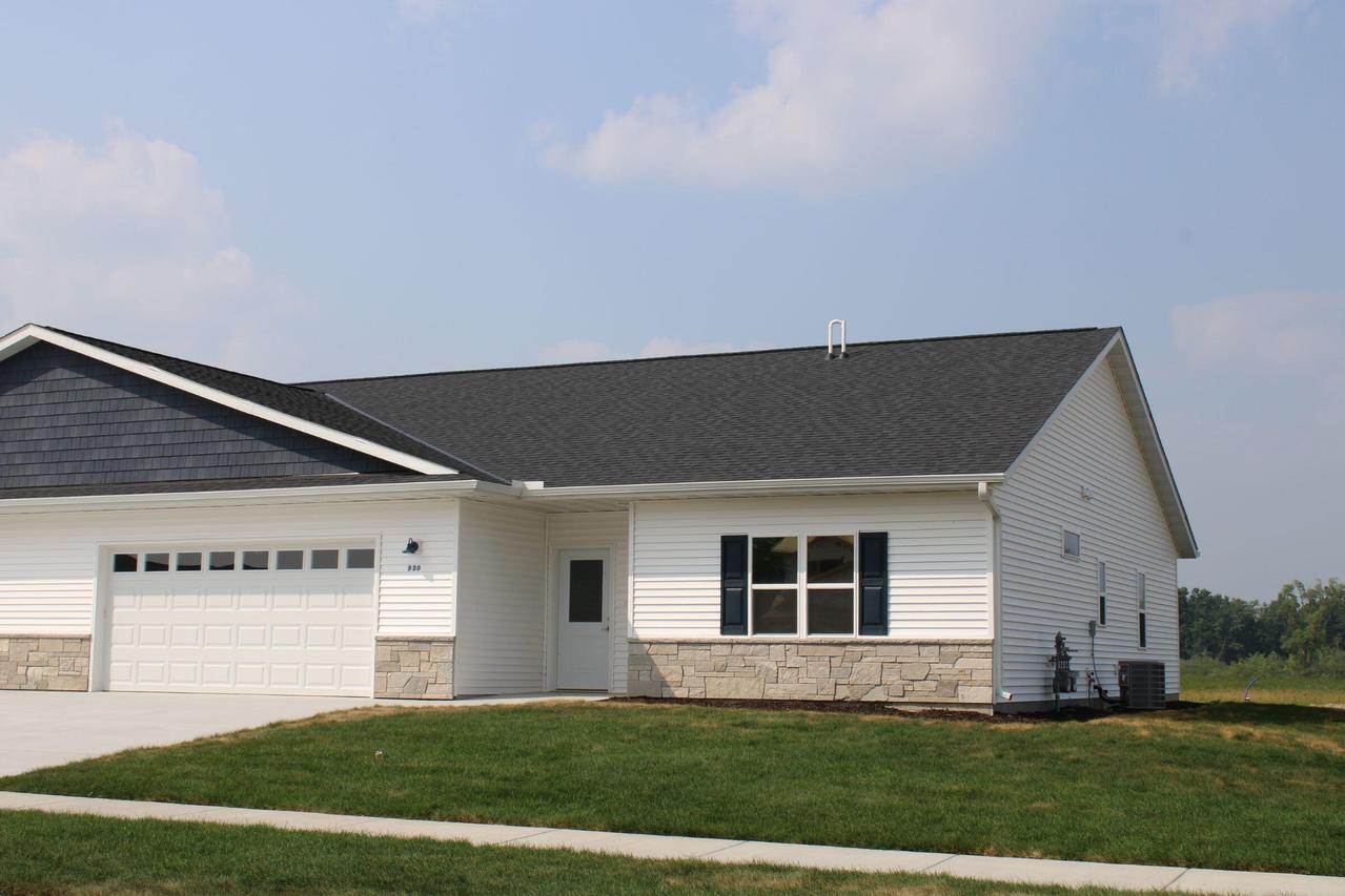 920 Drumlin Dr #Unit 2, Kewaskum, WI 53040