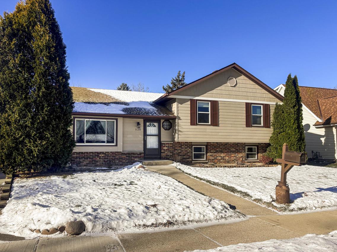 520 Greenmeadow Dr, Waukesha, WI 53188