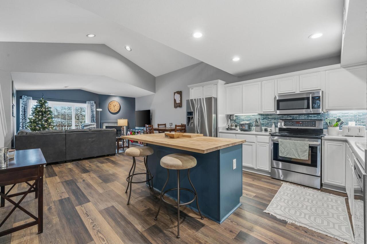 N16W26593 Tall Reeds Ln #E, Pewaukee, WI 53072