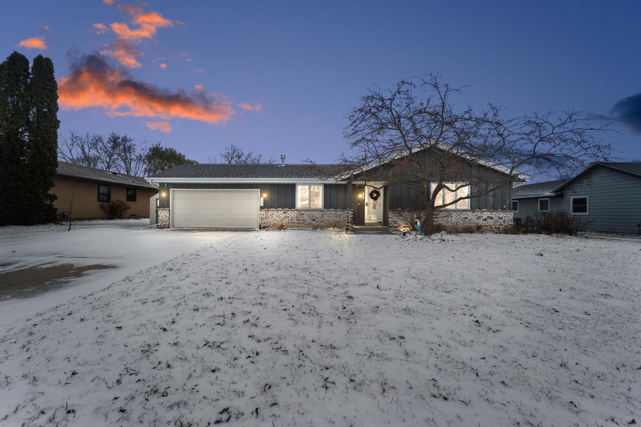 7230 S 38th St, Franklin, WI 53132