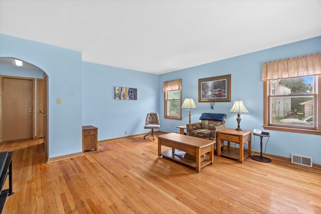 3520 N 77th St, Milwaukee, WI 53222