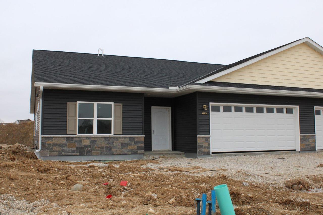 1352 Kettle Dr, Kewaskum, WI 53040