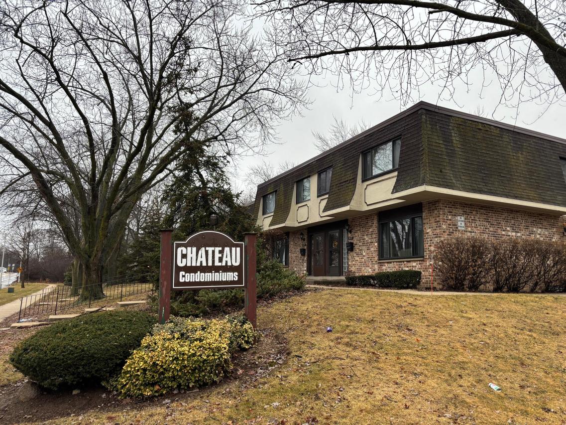 6081 W Calumet Rd, Milwaukee, WI 53223