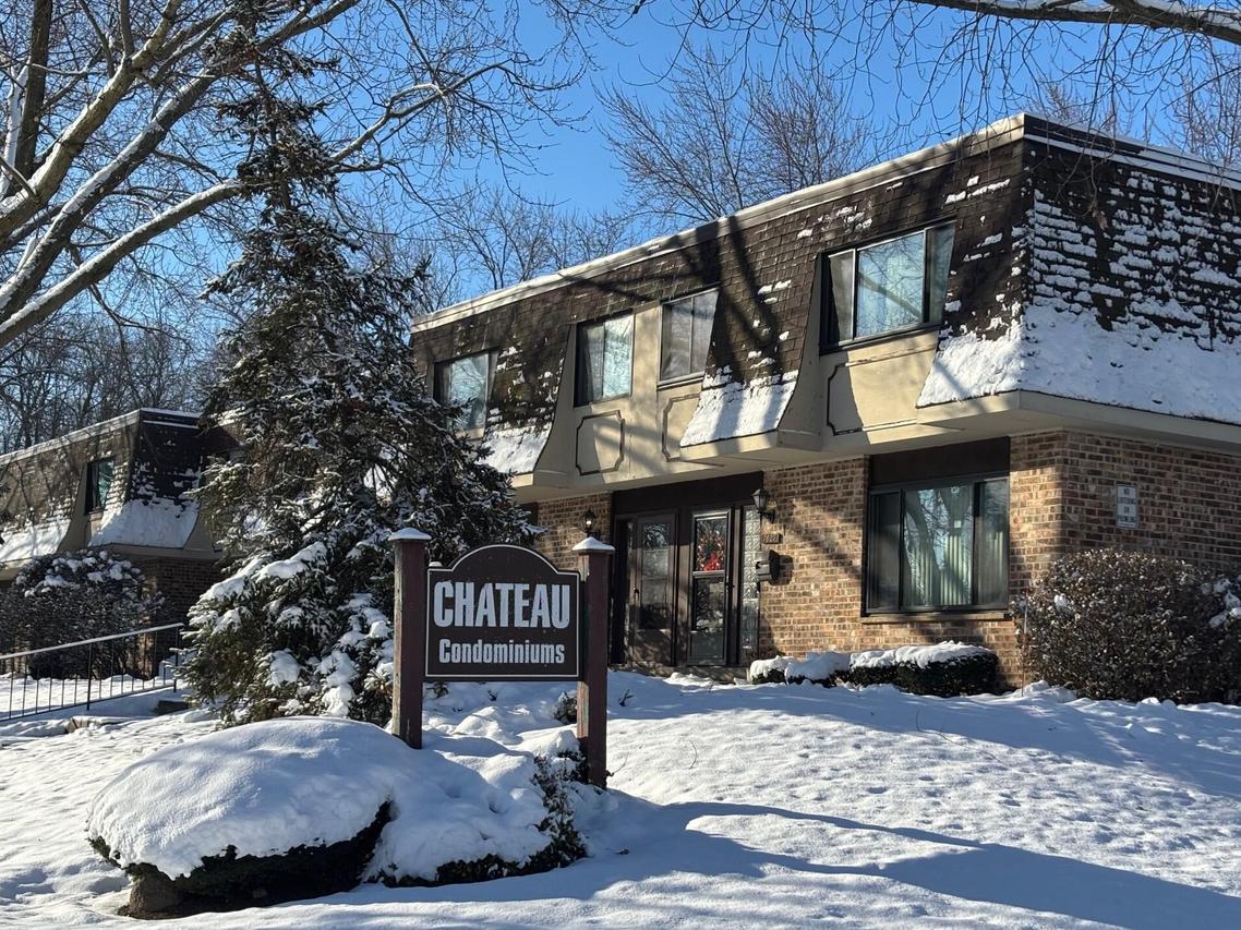 6081 W Calumet Rd, Milwaukee, WI 53223