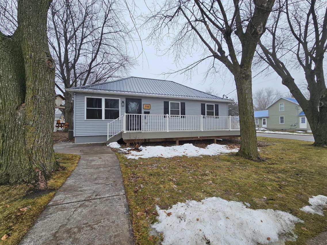 715 Sickle St, Platteville, WI 53818