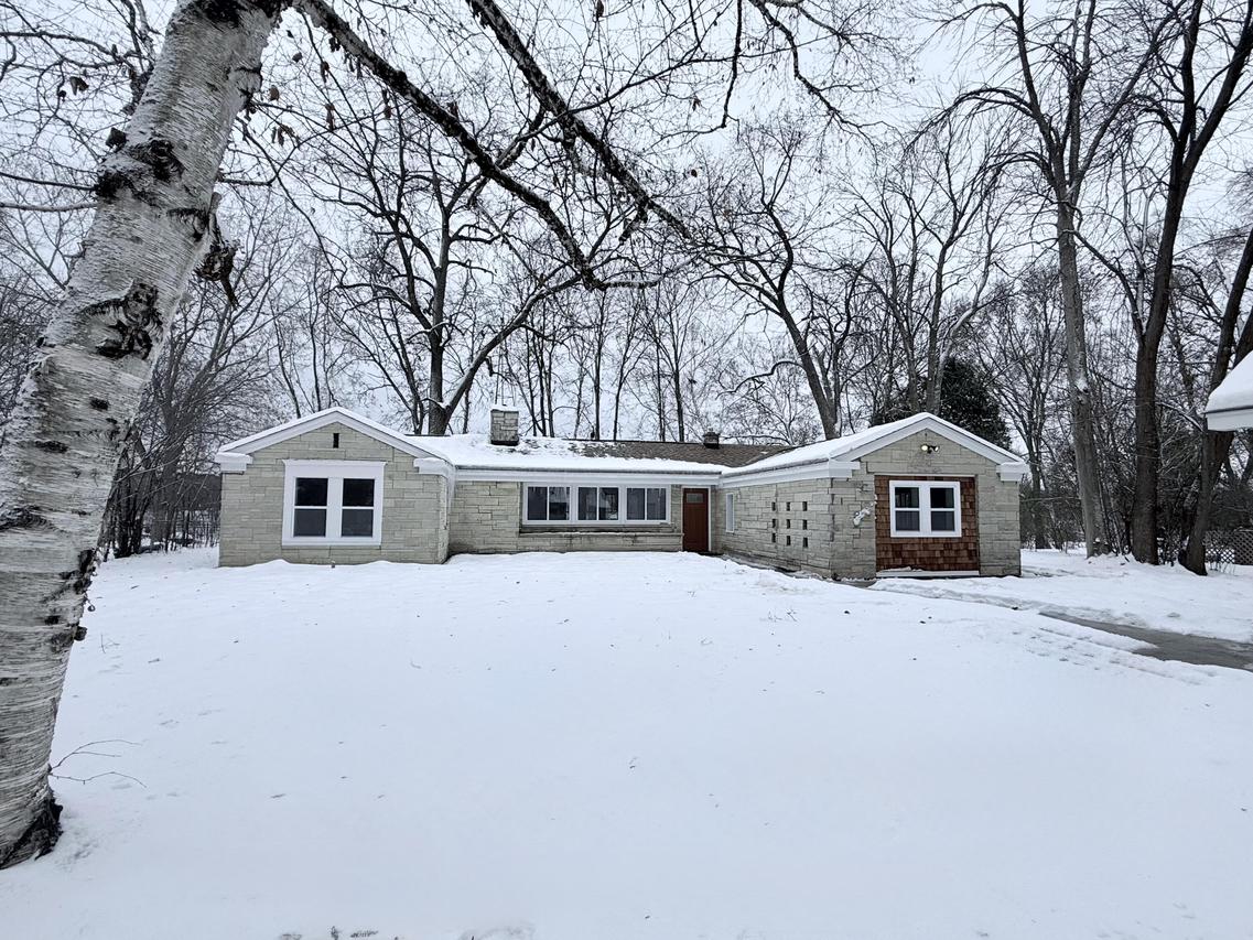 5686 N River Forest, Glendale, WI 53209