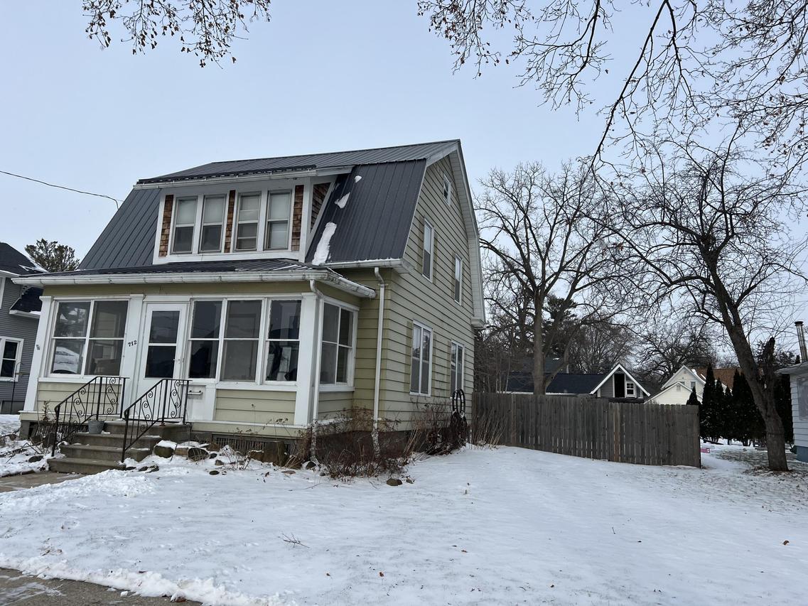712 Charles St, Fort Atkinson, WI 53538