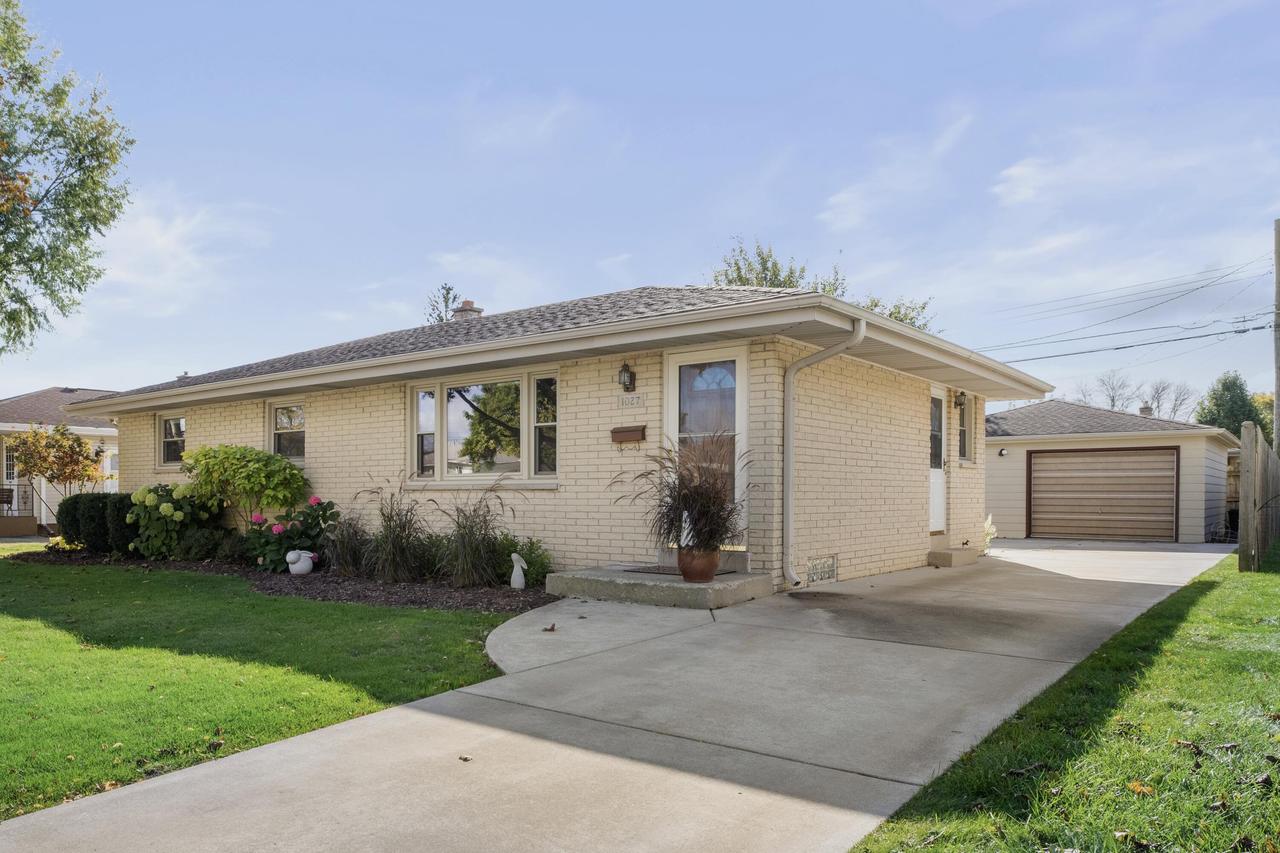 1027 Saxony Dr., Racine, WI 53402