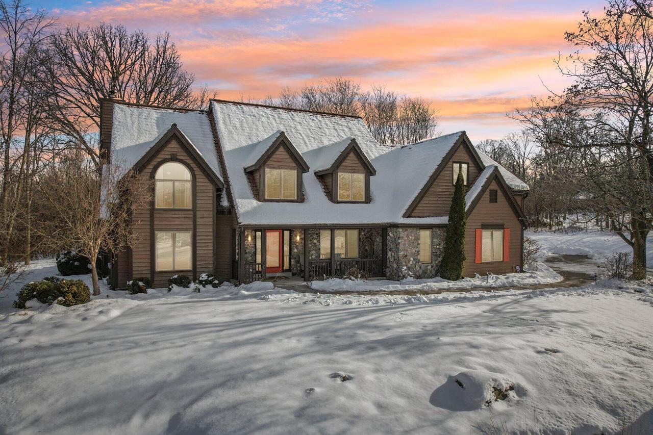 14820 Clare-bridge Ln, Brookfield, WI 53005