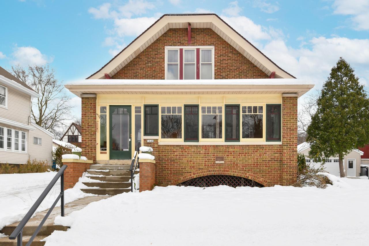 1640 N 69th St, Wauwatosa, WI 53213