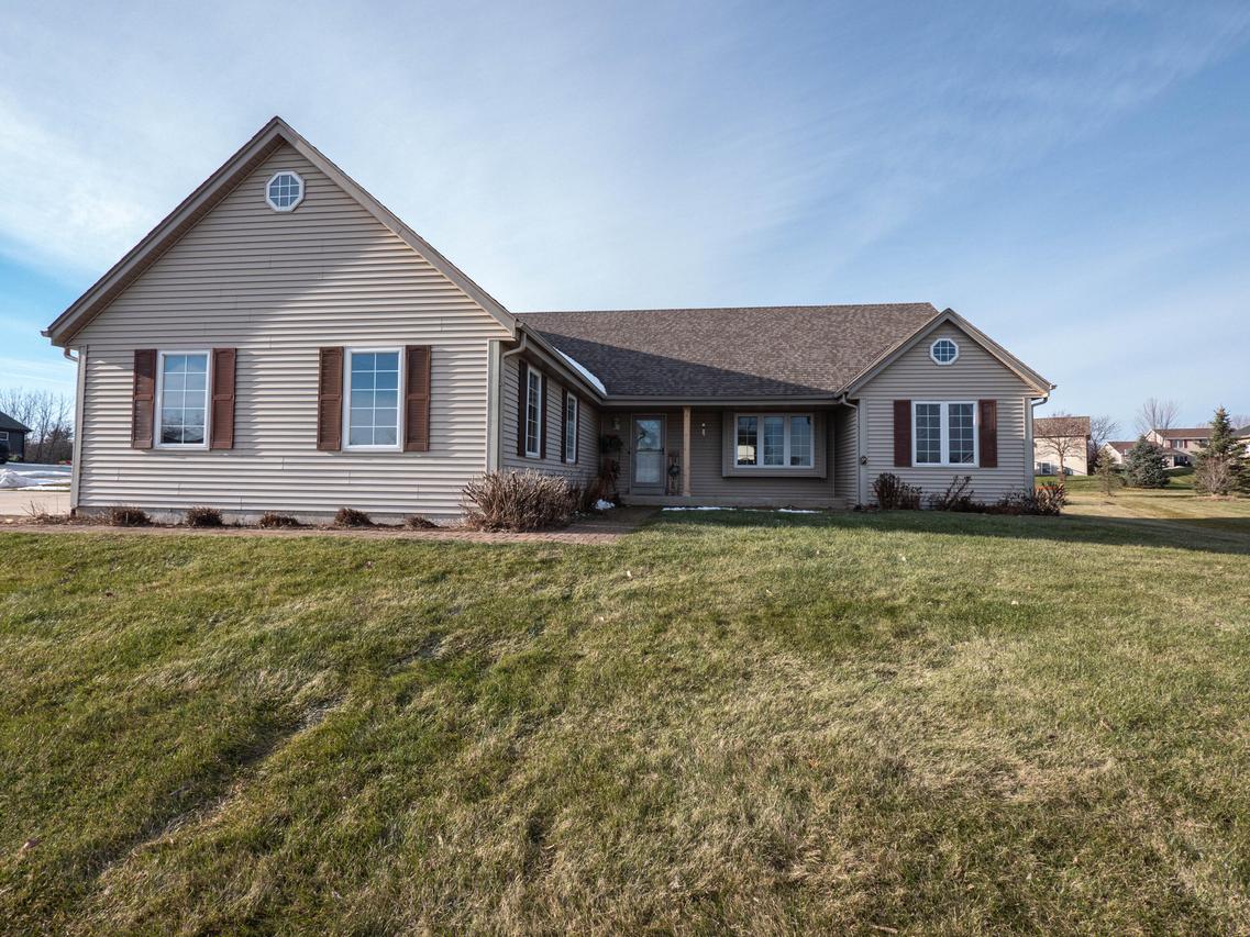 N566 Westview Dr, Ashippun, WI 53066