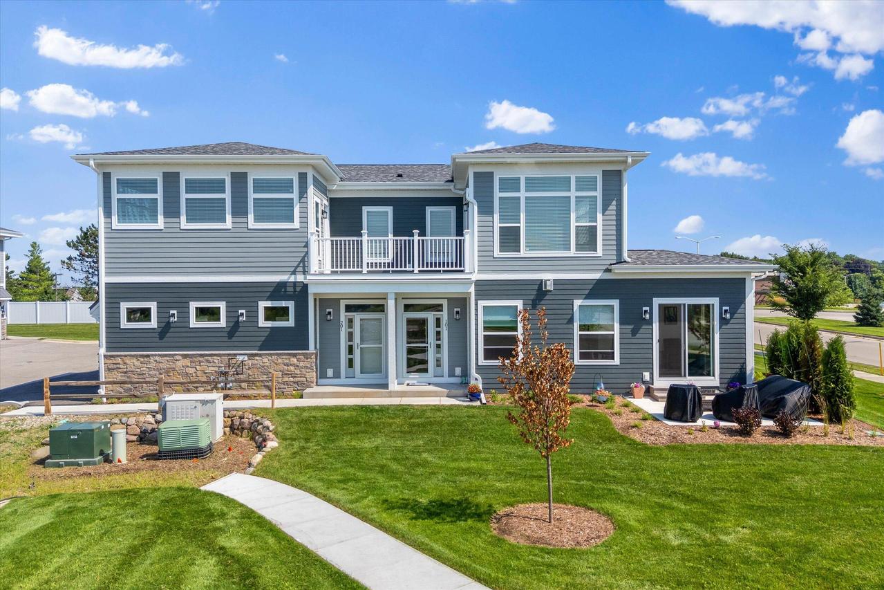1438 Tenny Ave #201, Waukesha, WI 53189