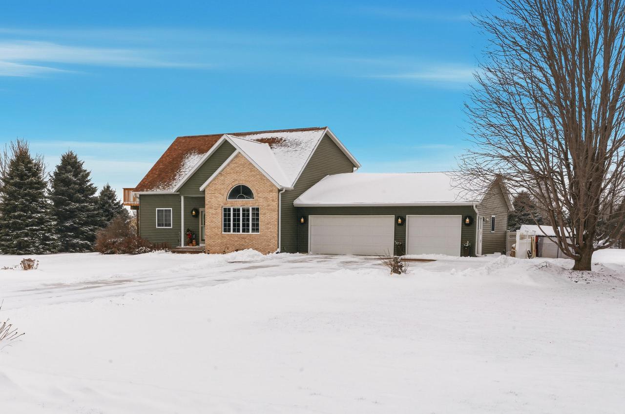 W21650 Coyote Ln, Caledonia, WI 54661