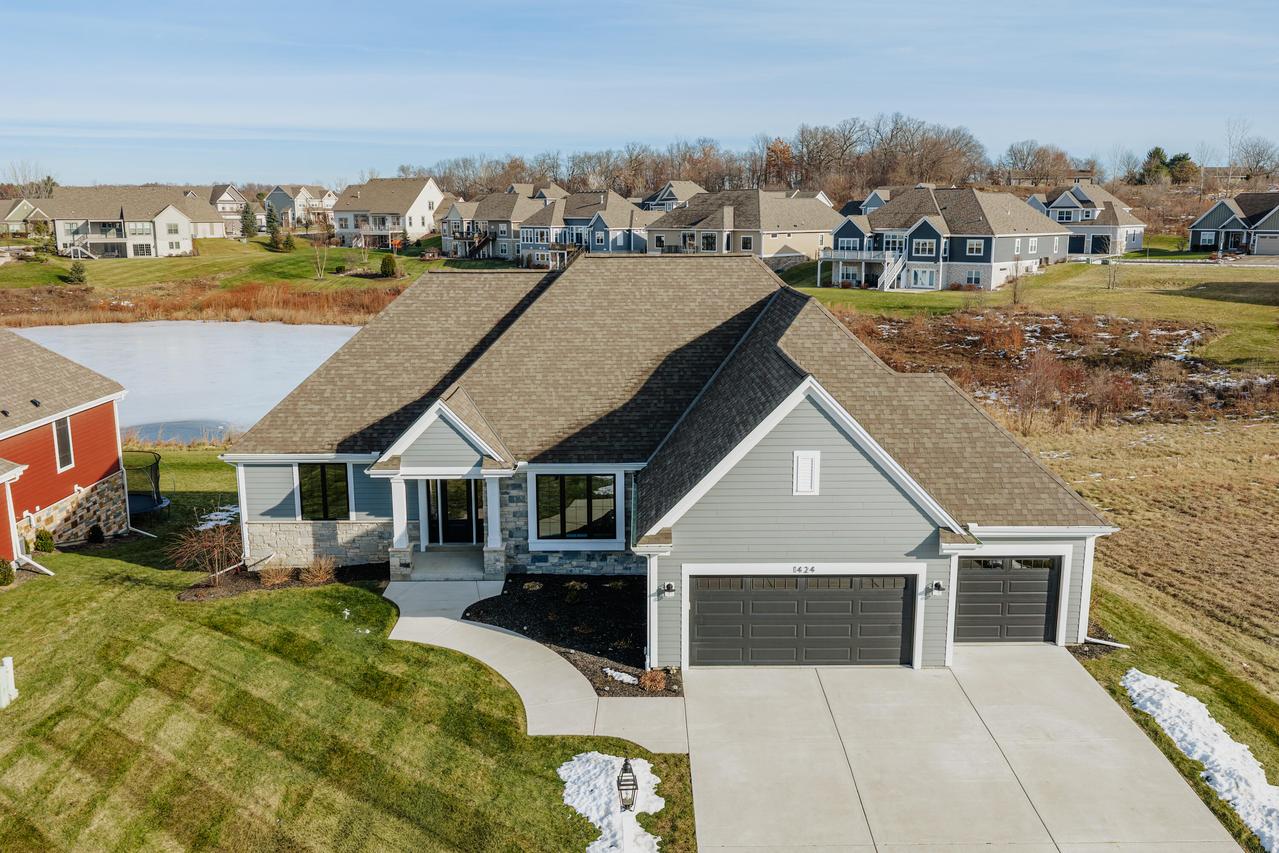 1424 White Deer Trl, Waukesha, WI 53189
