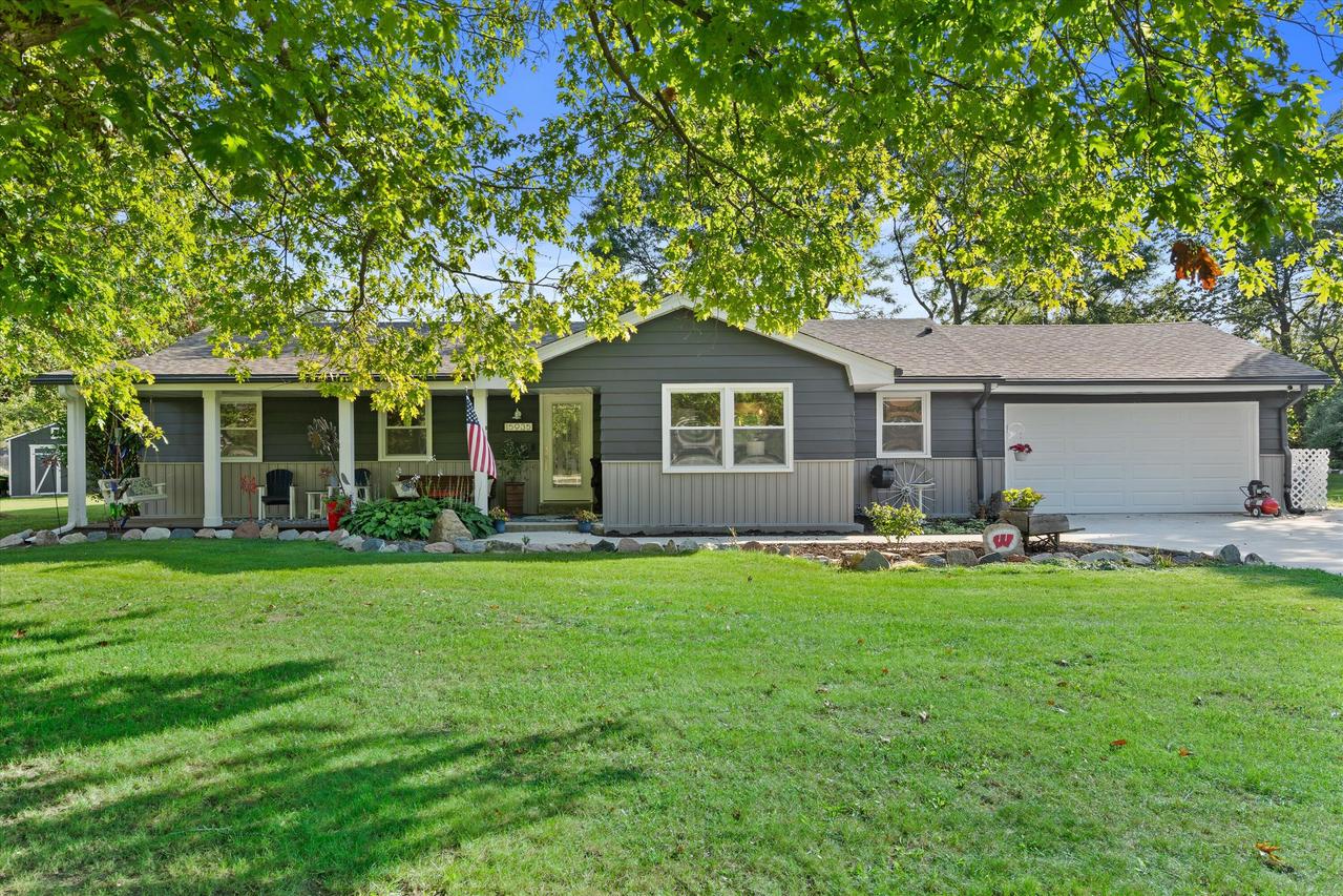 15935 Hill Ct, Brookfield, WI 53005