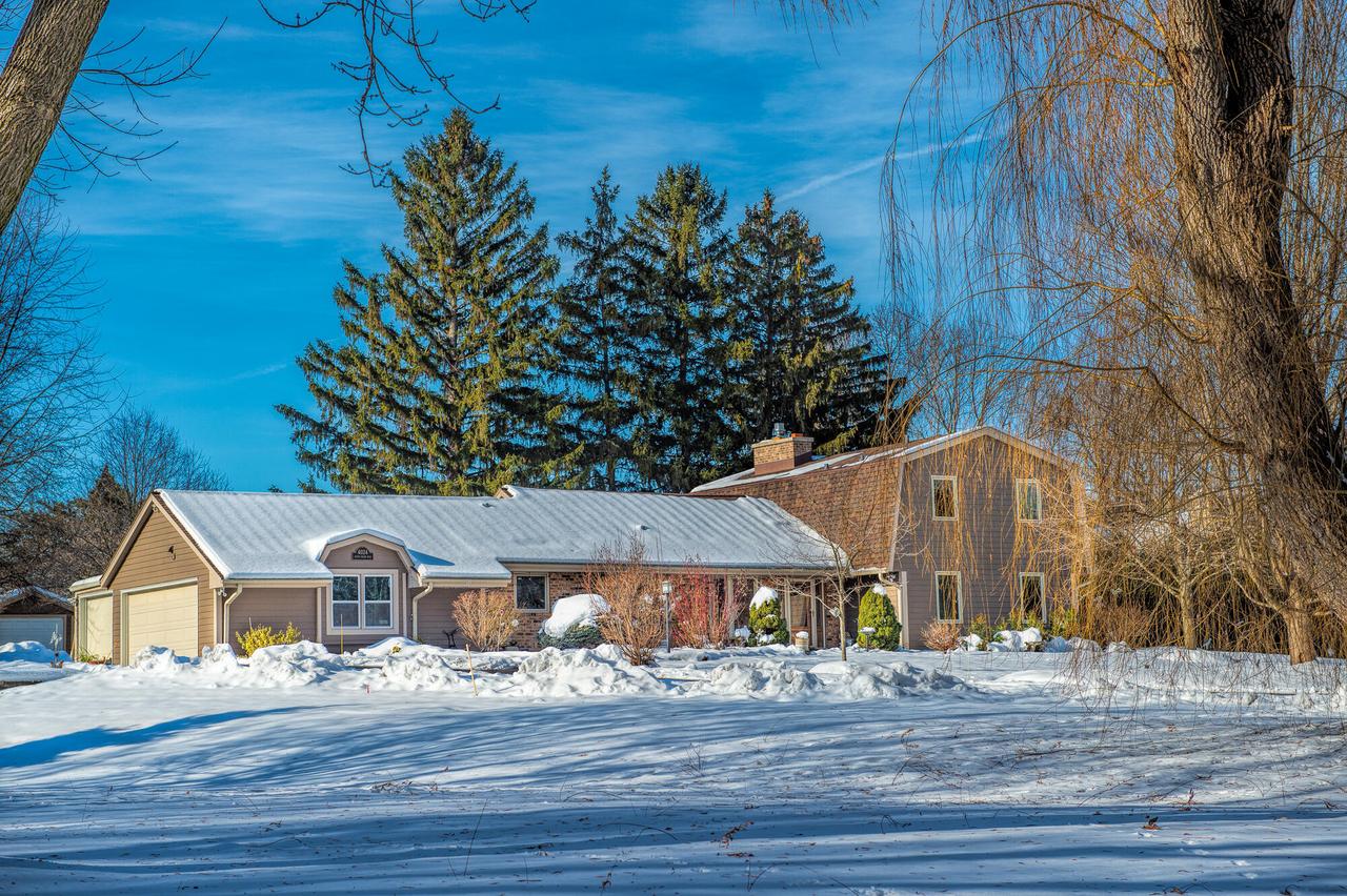 4024 S Brook Rd, Caledonia, WI 53126