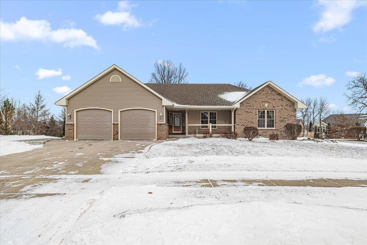 440 Evergreen Ter, Kewaskum, WI 53040