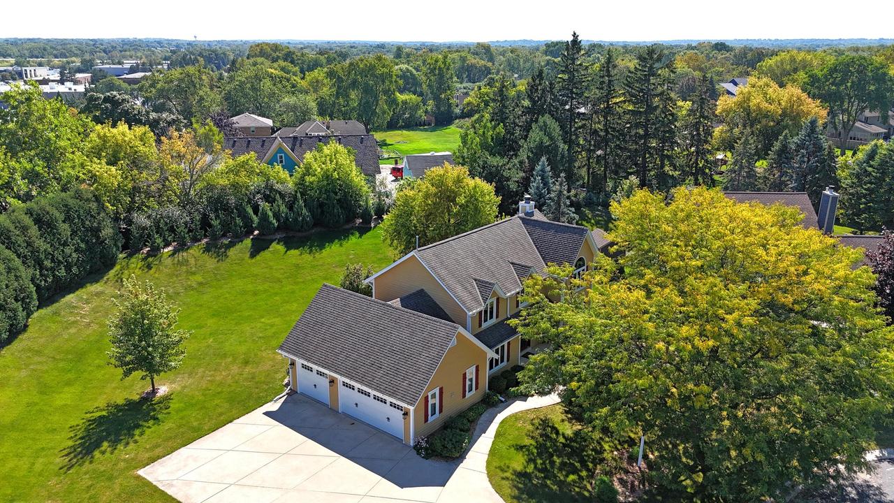 W140N5331 St. Andrews Cir, Menomonee Falls, WI 53051