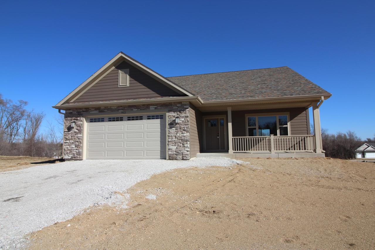 912 Fairway Dr, Twin Lakes, WI 53181