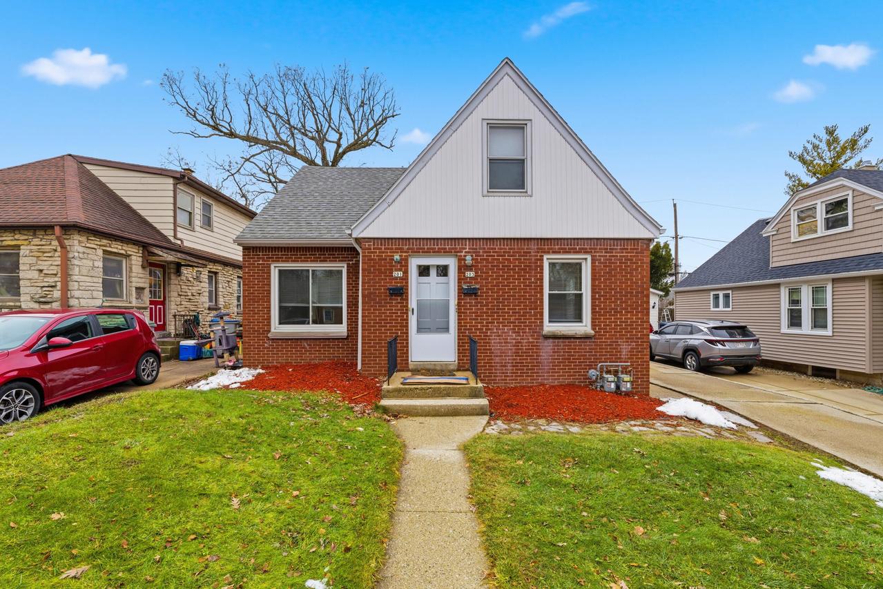 201 N 78th St #203, Milwaukee, WI 53213