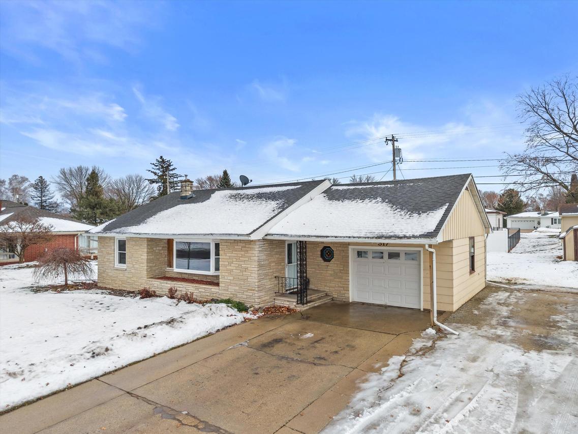 817 Scott St, Beaver Dam, WI 53916