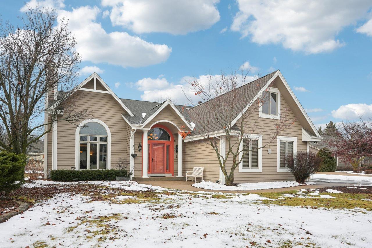 W174N4939 Sheffield Ct, Menomonee Falls, WI 53051