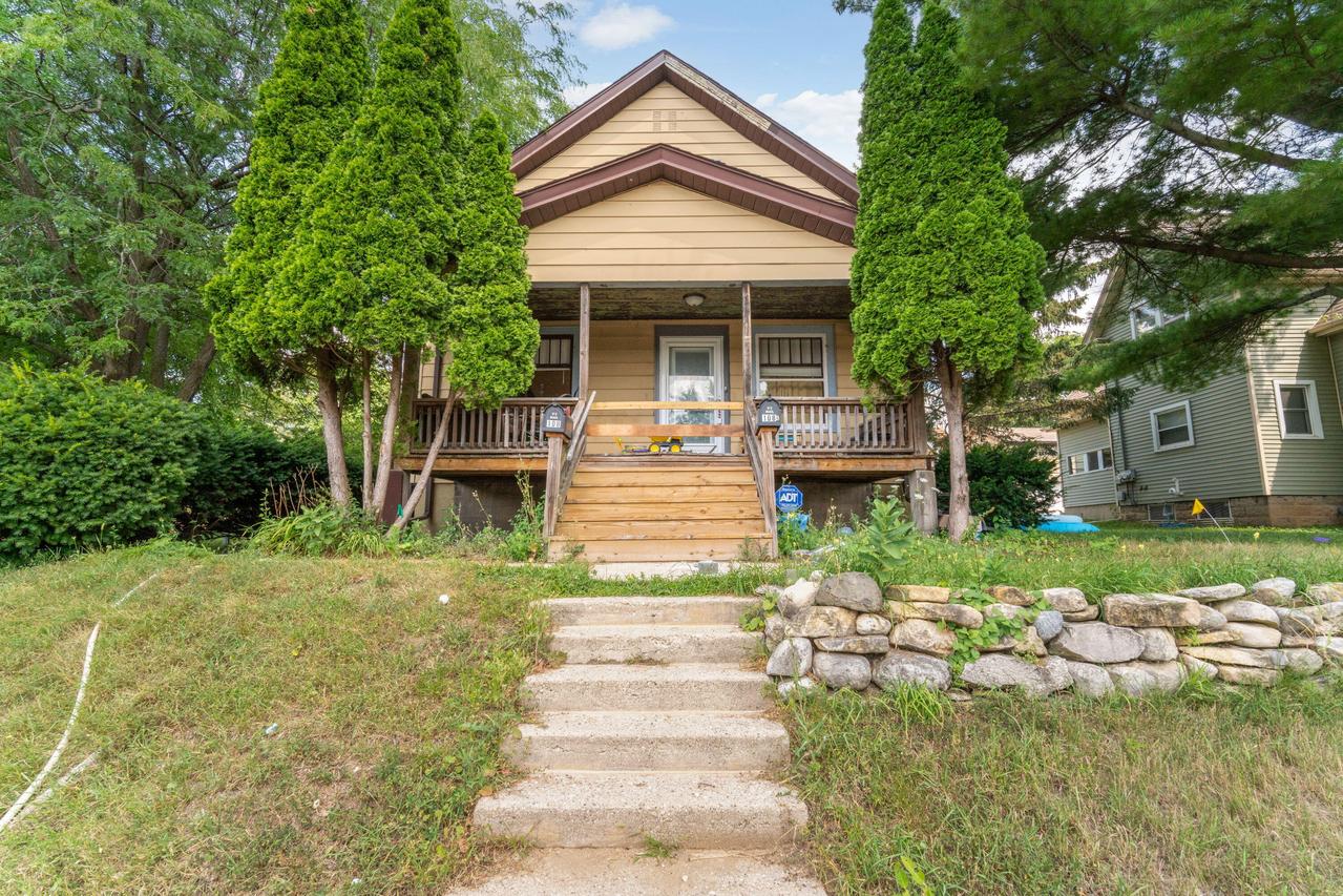 108 Edgewood Ln #108 A, West Bend, WI 53095