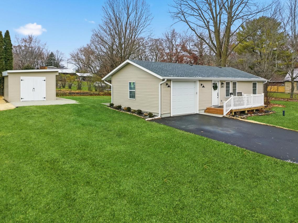 N6583 Daffodil Rd, Sugar Creek, WI 53121