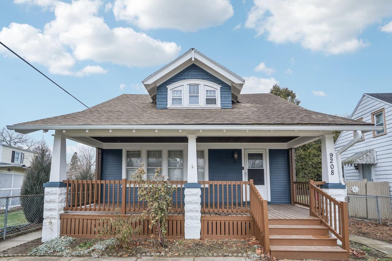 9208 W Swan Cir, Milwaukee, WI 53225