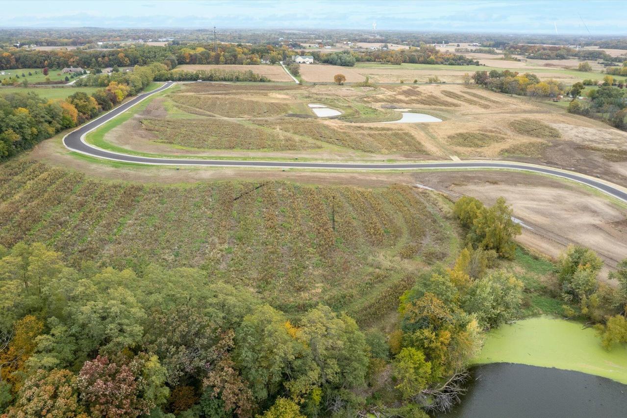 1011 Beere Ln, Rochester, WI 53105