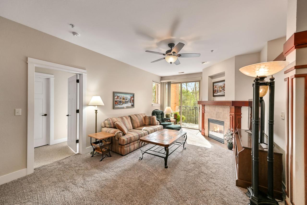 15295 W Library Ln #110, New Berlin, WI 53151