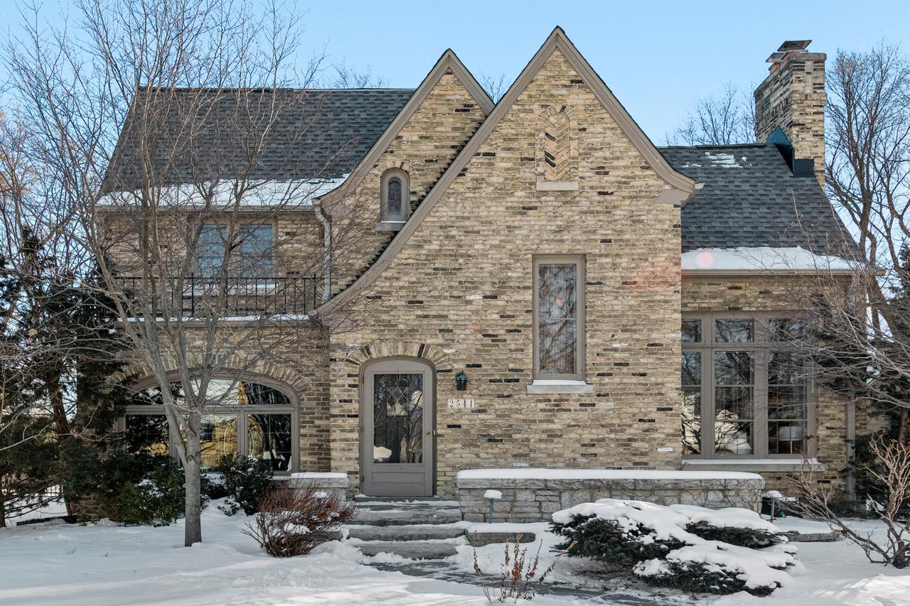 2544 N 91st St, Wauwatosa, WI 53226