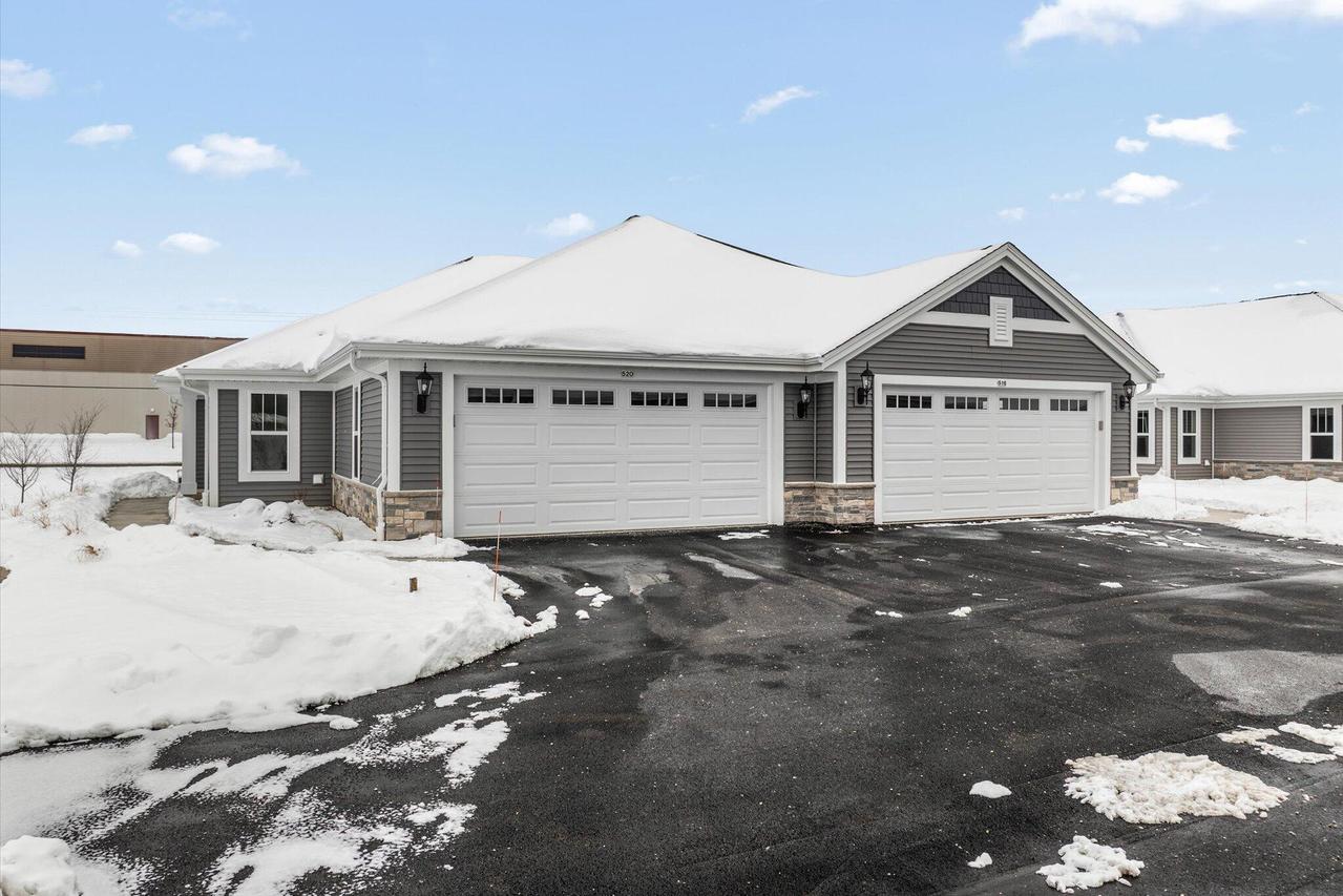 520 Hunter Oaks Blvd #0801, Watertown, WI 53094