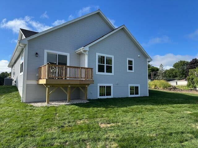 1039 Waterstone Ct, Pewaukee, WI 53072