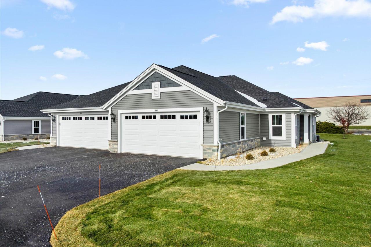 500 Hunter Oaks Blvd #1002, Watertown, WI 53094