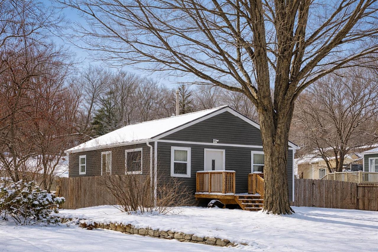 412 Long Coulee Rd, Holmen, WI 54636