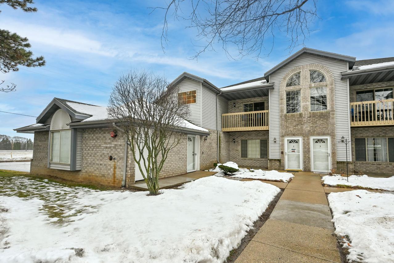 9390 W Loomis Rd #1, Franklin, WI 53132