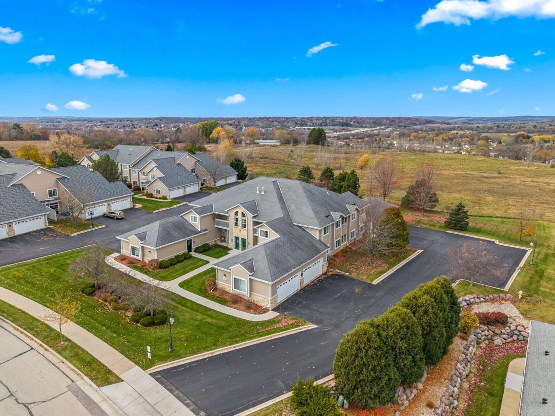 1030 River Pl. #4, Waukesha, WI 53189