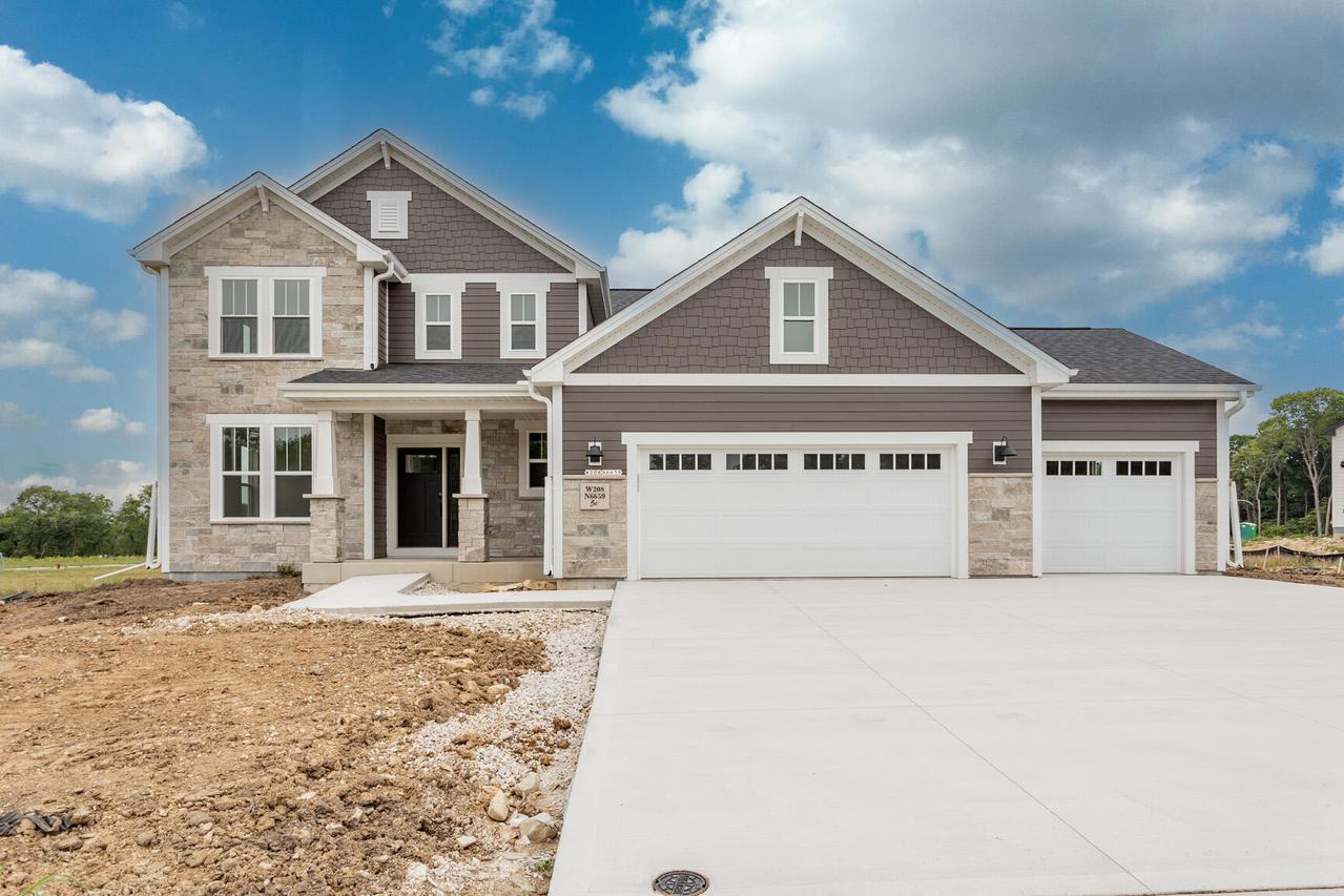 W208N6659 Sweet Clover Dr, Menomonee Falls, WI 53051