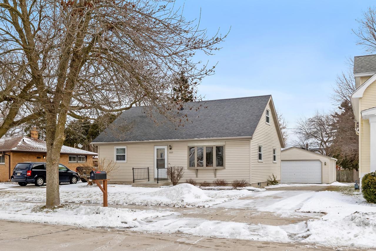 1135 N 27th St, Sheboygan, WI 53081