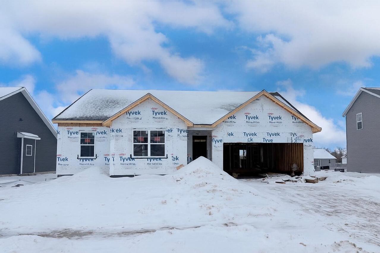 1302 Evergreen Dr, Delavan, WI 53115