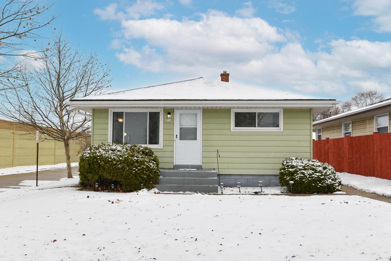 4544 S 49th St, Greenfield, WI 53220