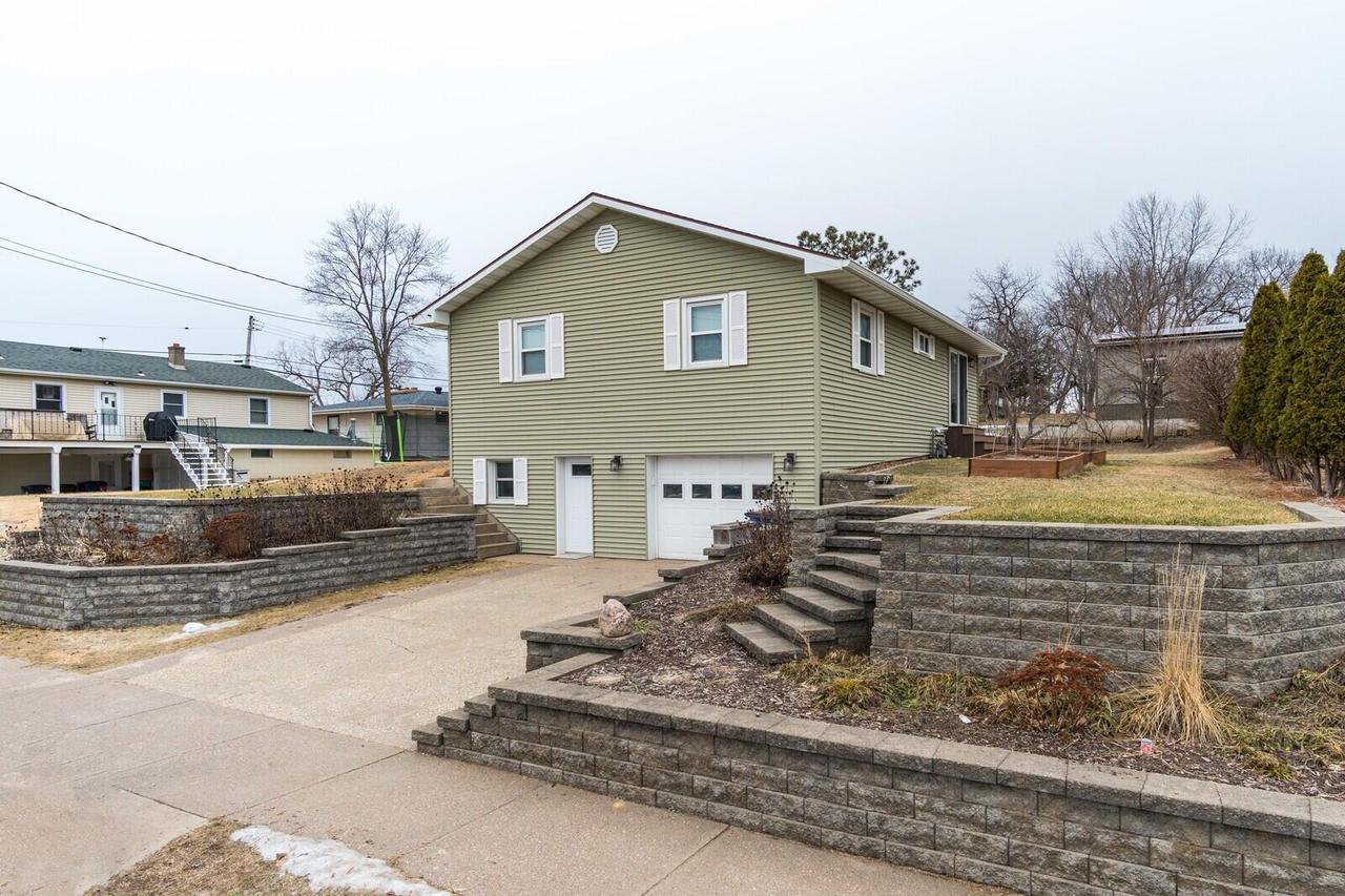 215 Poplar St, Onalaska, WI 54650