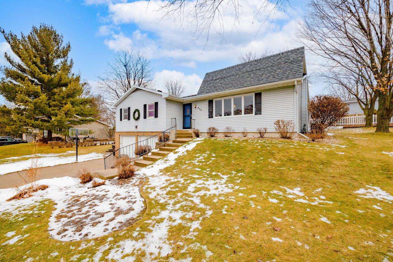 436 Raintree Dr, Fort Atkinson, WI 53538