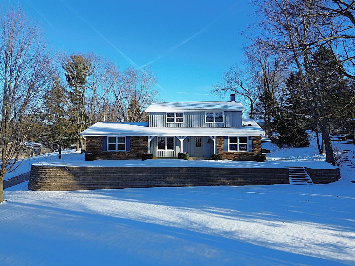 5640 S Aberdeen Dr, New Berlin, WI 53146