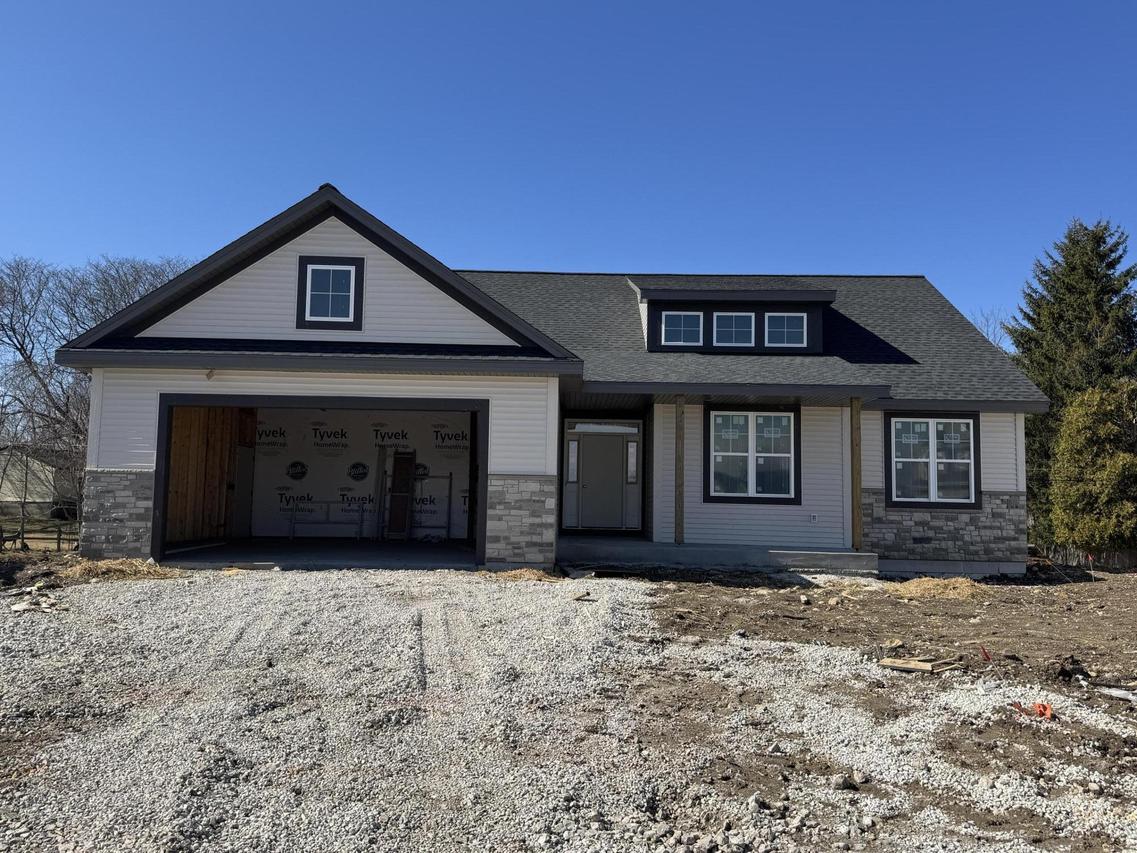 1044 Waterstone Ct, Pewaukee, WI 53072