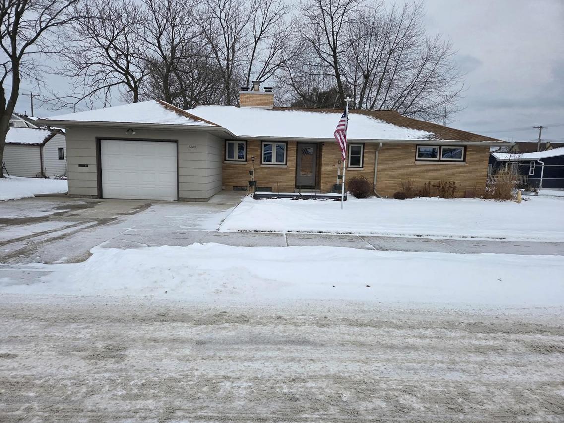 1209 Hawthorne St, Two Rivers, WI 54241