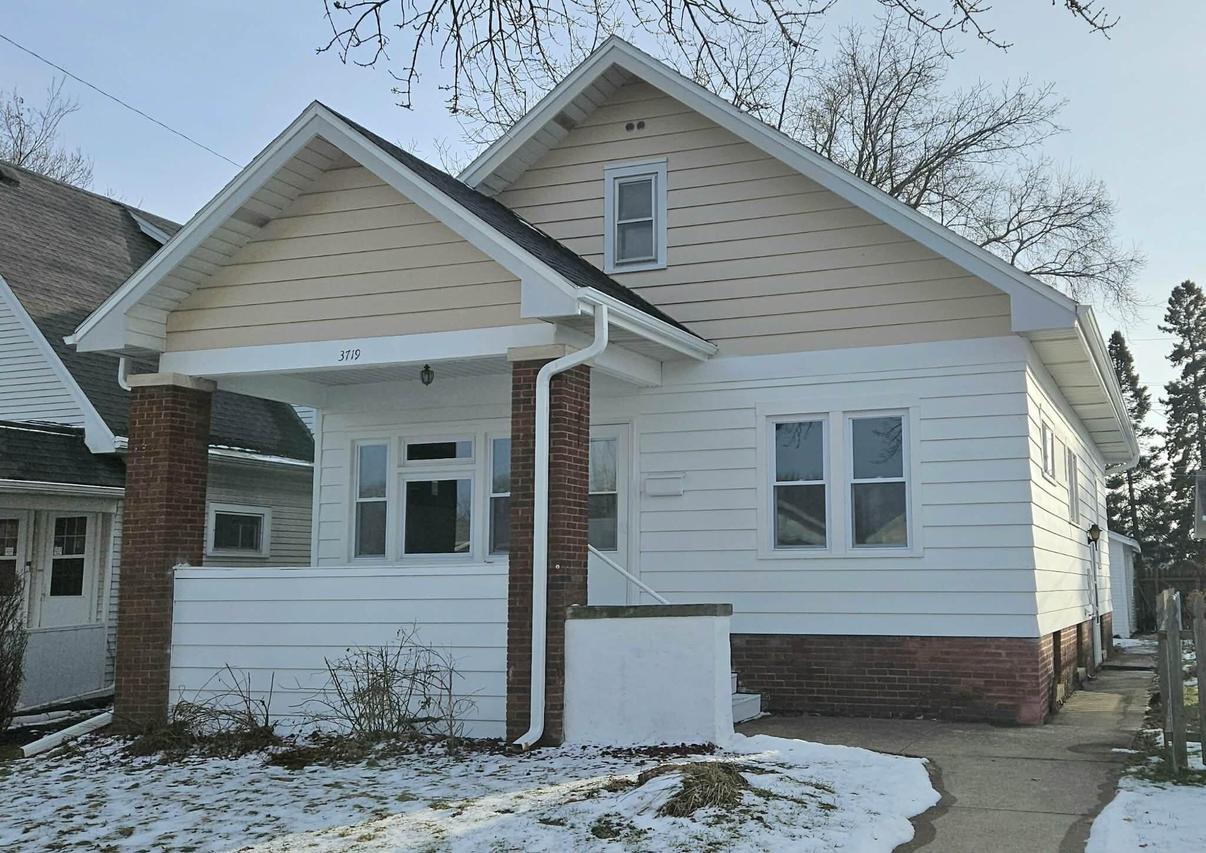 3719 Wright Ave, Racine, WI 53405