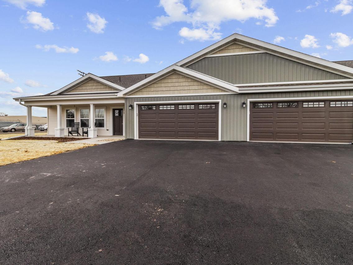 1601 Wildlife Dr #1, Kewaskum, WI 53040